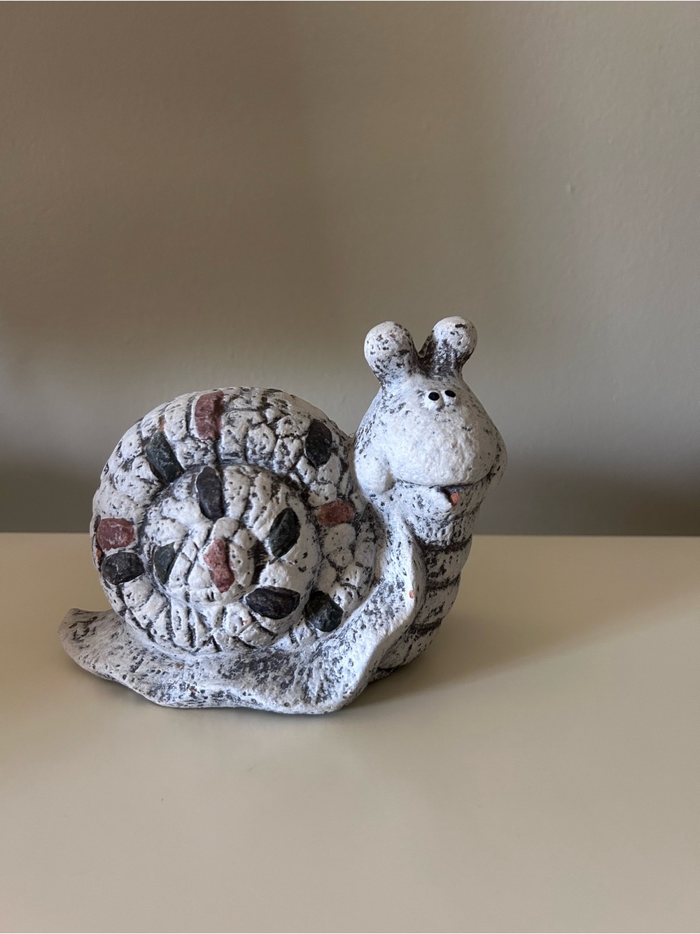 Vintage HAPPY SNAIL Figurine Garden Decor statue big Snail - Rock Art - Cute roc